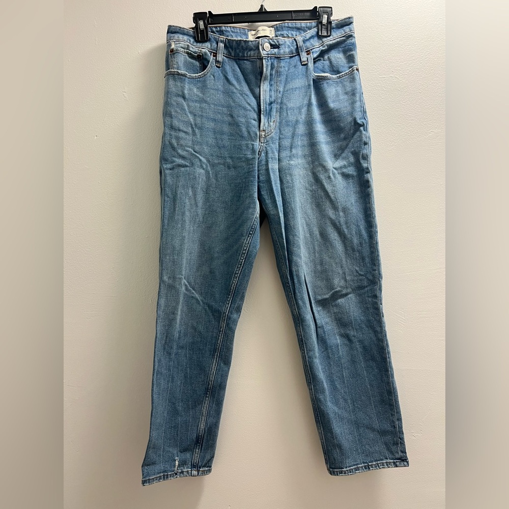 A+F The Mom High Rise Curve Love Jeans